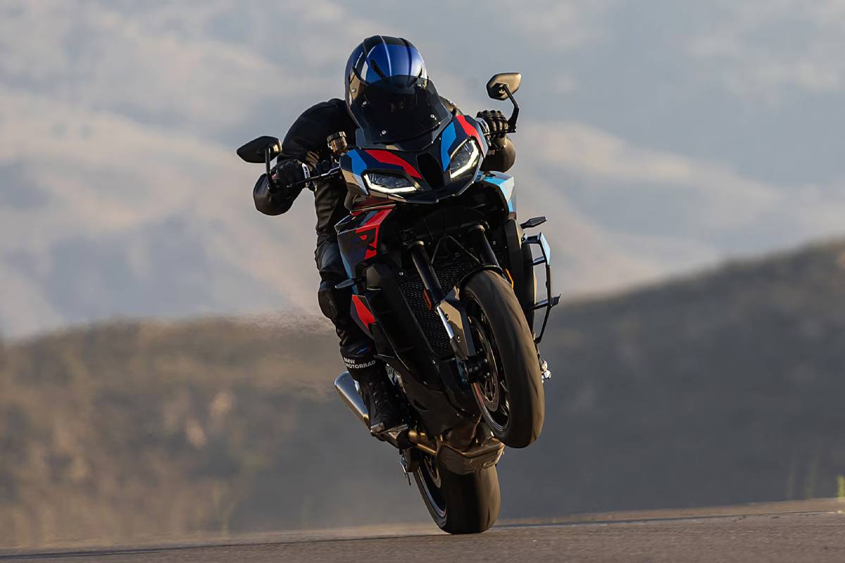 2026 BMW M 1000 XR (1)